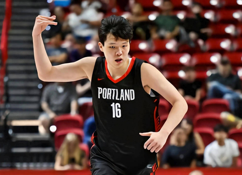 杨瀚森女友接送引热议：女友陪伴会影响其NBA生涯吗？
