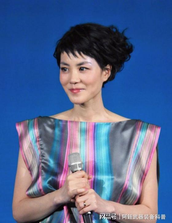 王菲女儿李嫣成长路：母爱背后，她如何成为李亚鹏的助力？