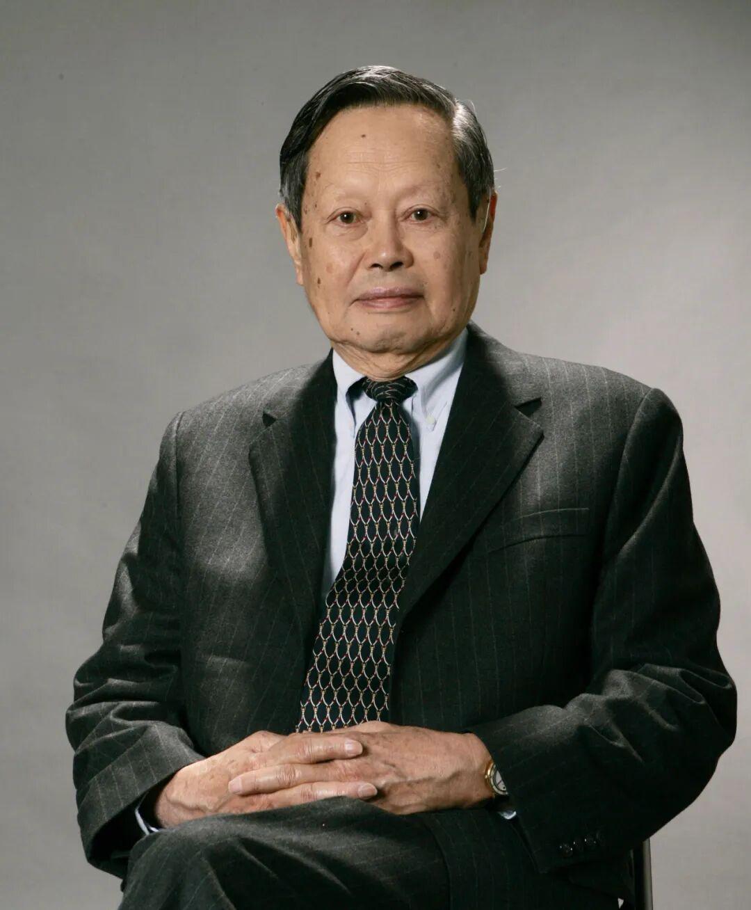 新华社发长文，追忆杨振宁先生