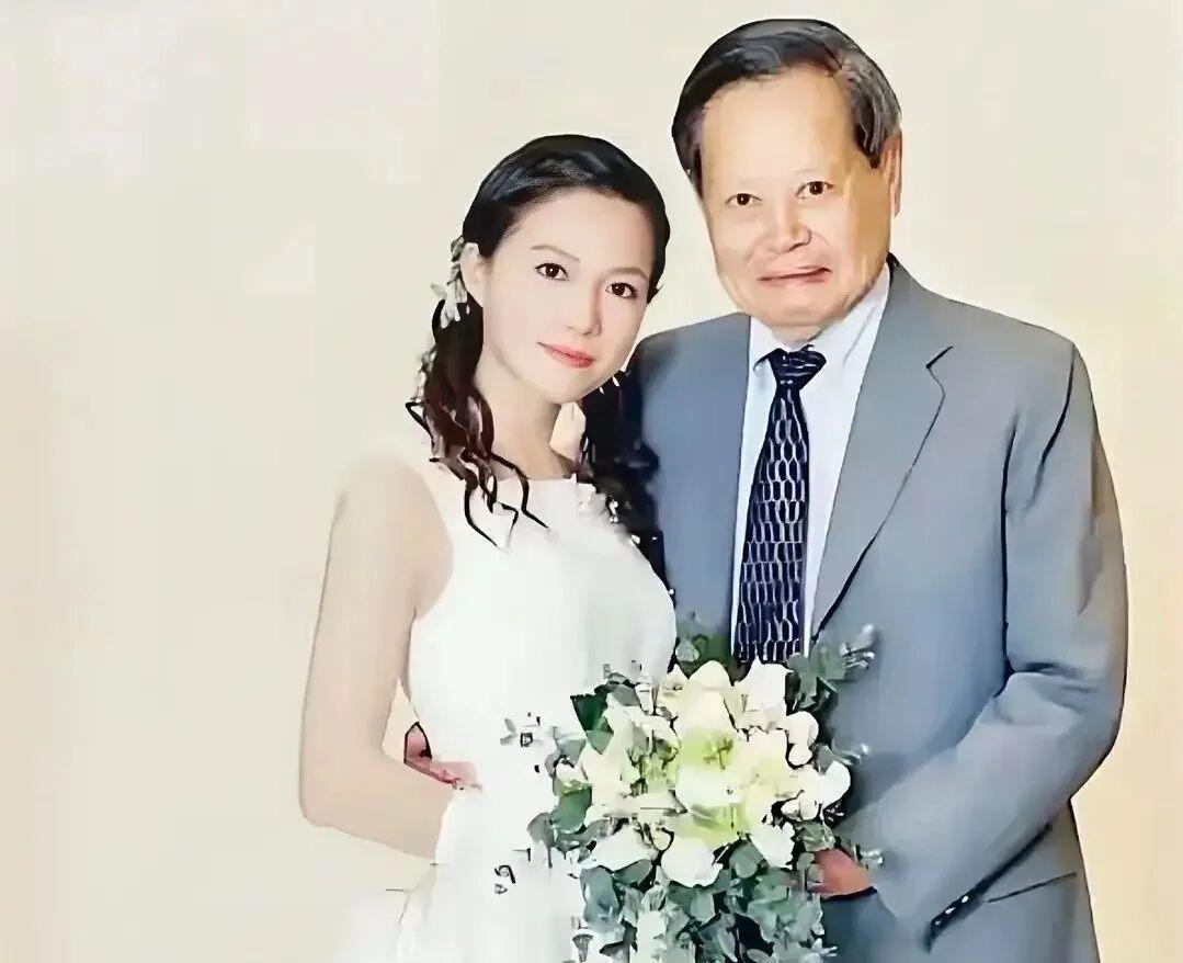 杨振宁逝世后18亿遗产分配揭秘，翁帆未来何去何从？