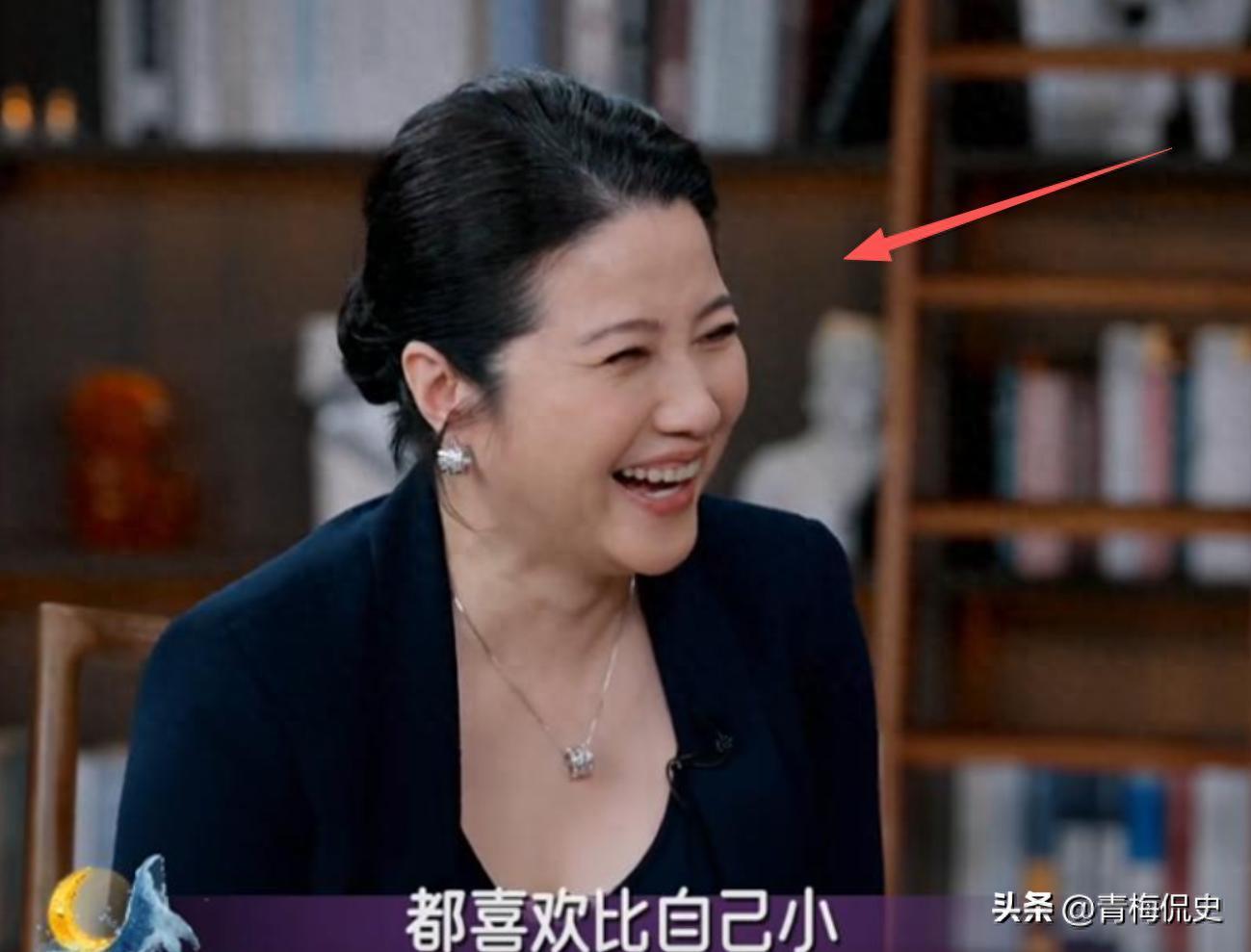 52岁影后颜丙燕官宣恋情，小20岁男友曝光，称接受丁克