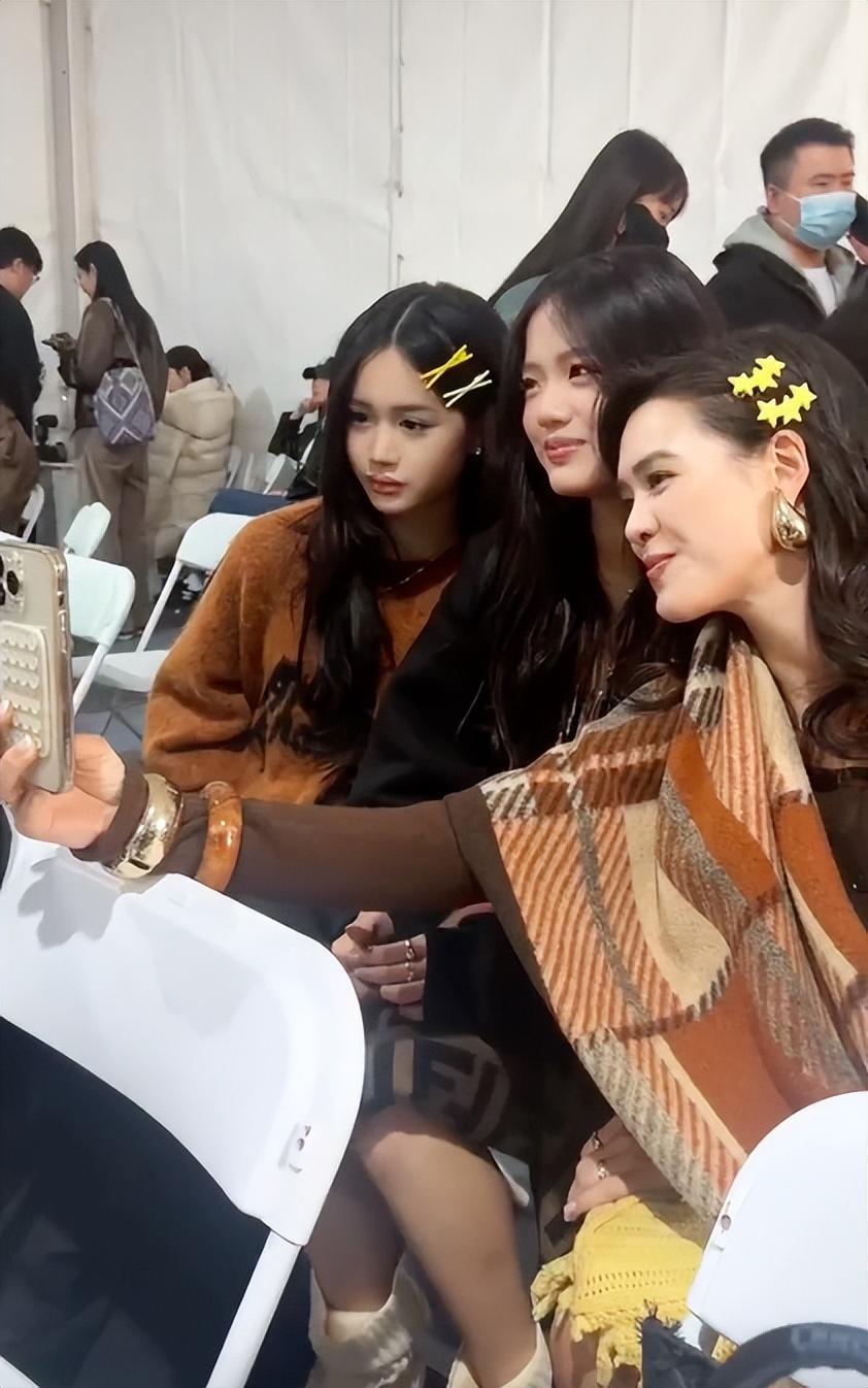 黄奕与钟丽缇女儿同框，中西方妆造差异显著引热议