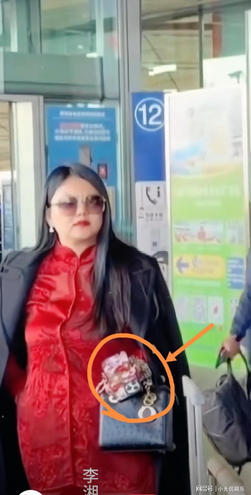 李湘最便宜单品竟是手机壳！十几元明星同款引热议