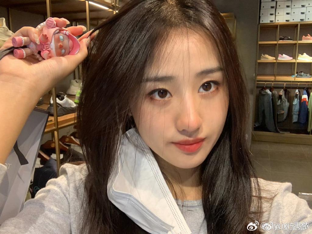 19岁荣梓杉被爆出轨打人，前女友称其脚踏四条船，警方通报调查中