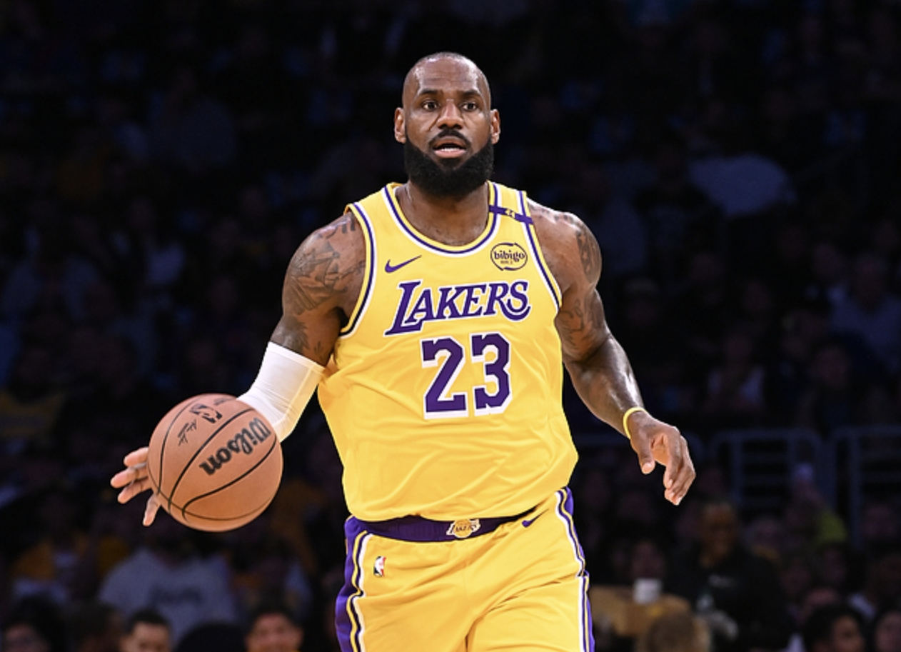 1胜5负净输57分！湖人季前赛低迷，詹姆斯5300万年薪价值何在？