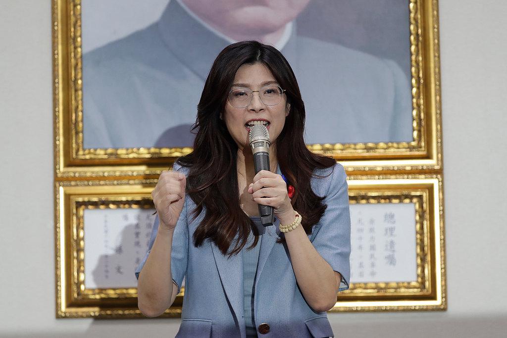 郑丽文当选国民党党主席：三大看点与两岸政策解析