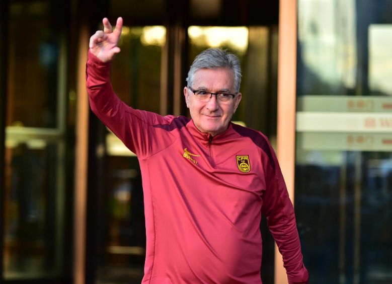 重磅！中国男足两新星获欧洲劲旅留洋邀约，前主帅助力