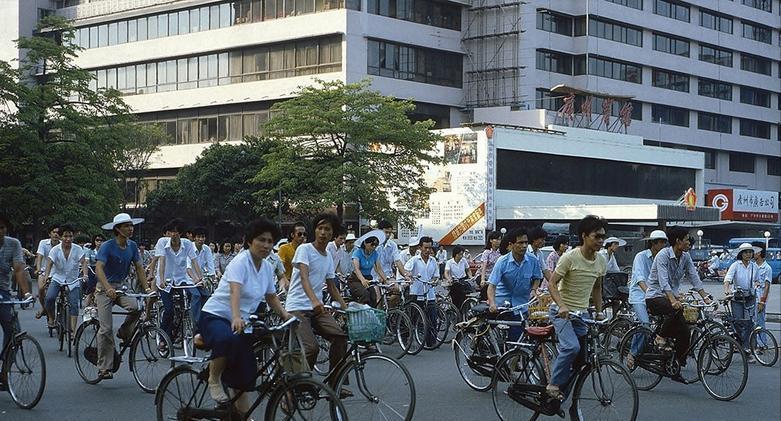 1981年，万里要求任仲夷整顿广州的奢靡之风，任：这些小事随他吧