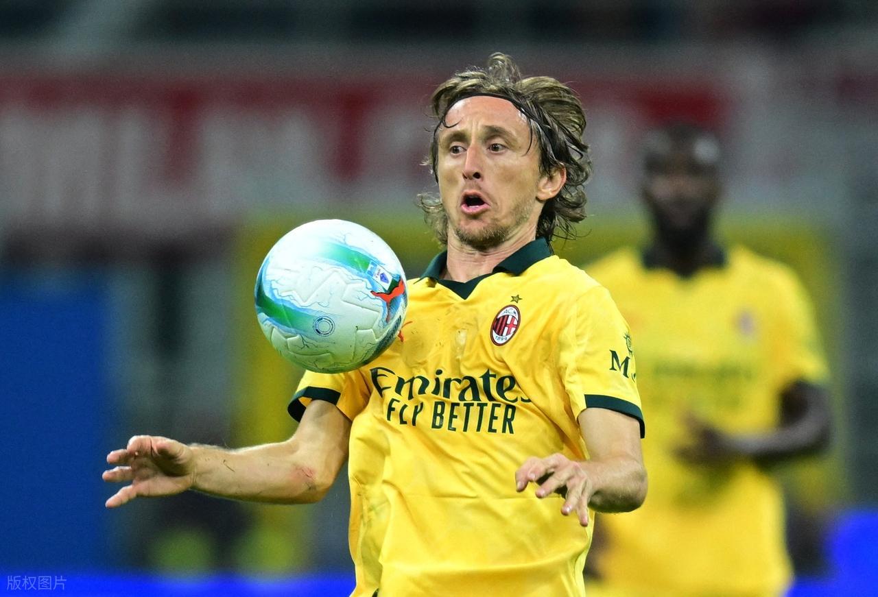 AC米兰2-1胜佛罗伦萨，莱奥8.6分成赛后评分最高球员