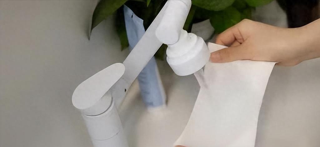 央视曝光：超90%洗脸巾含神经毒素，日常用品安全隐患需警惕