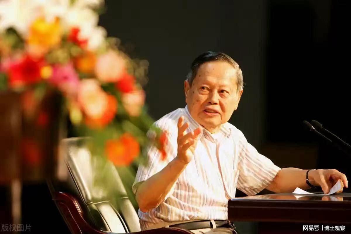 杨振宁教授逝世：死因细节公开，翁帆深情发声，最后合影曝光