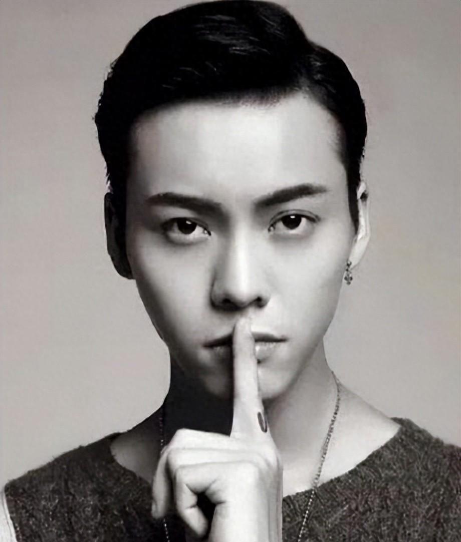 一日四爆！陈伟霆升级当爸，向太被拆台，小S戴骨灰项链引热议