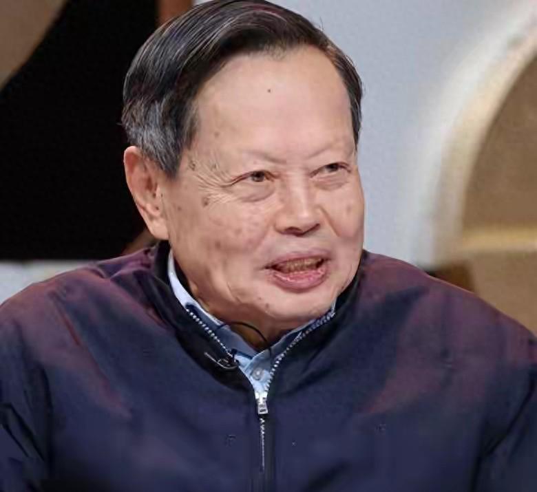 杨振宁离世后口碑反转，与翁帆的传奇爱情获认可