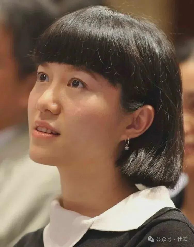 杨振宁逝世后，翁帆真正收获了什么？