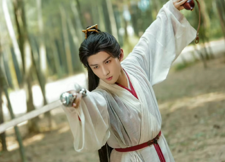 《暗河传》开播即爆！2小时登顶热度榜，龚俊领衔武侠新巅峰