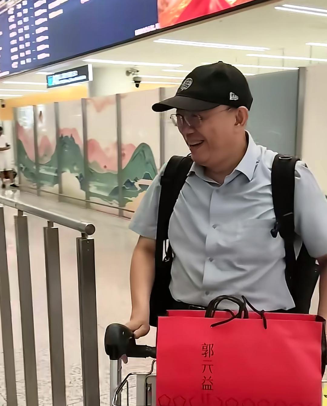 台湾名嘴郭正亮成都行：品荣昌卤鹅，遇直播热潮