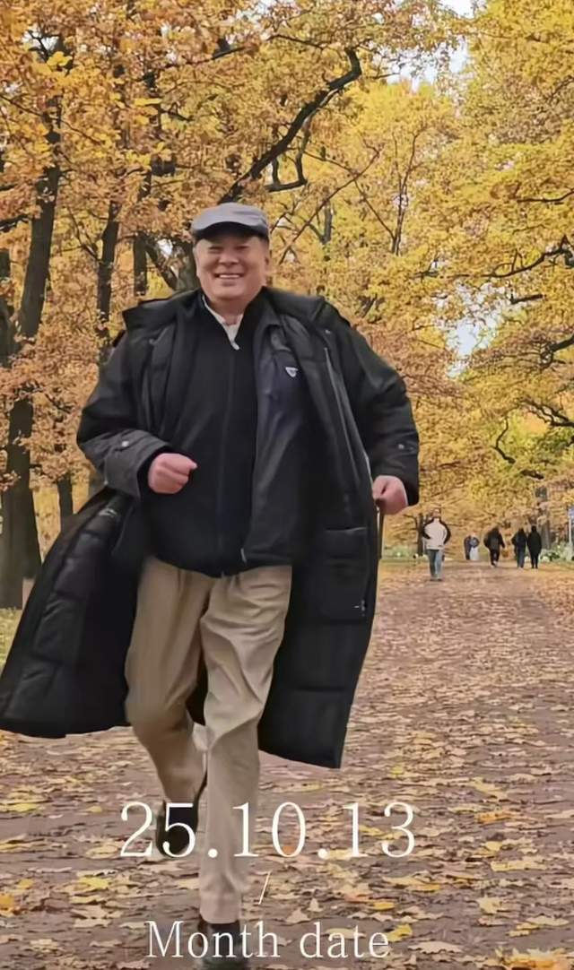 72岁濮存昕近照曝光：两鬓斑白仍显儒雅风范，网友感慨岁月无情