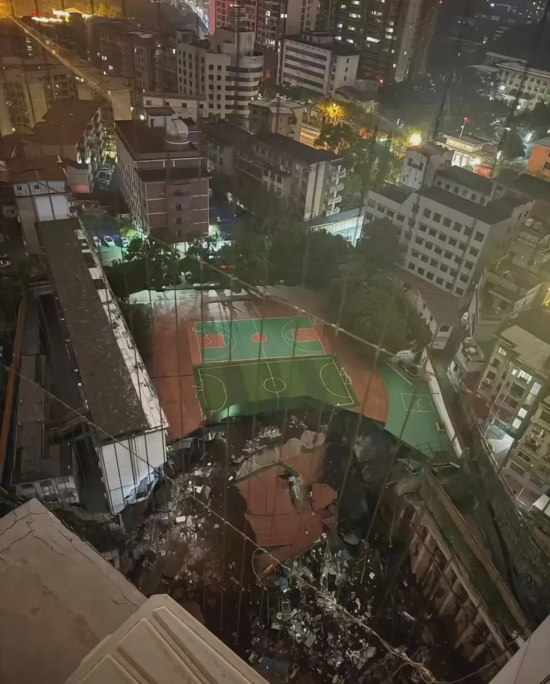 湖南邵阳资江学校操场坍塌！近4000师生紧急转移，运动场造价超120万