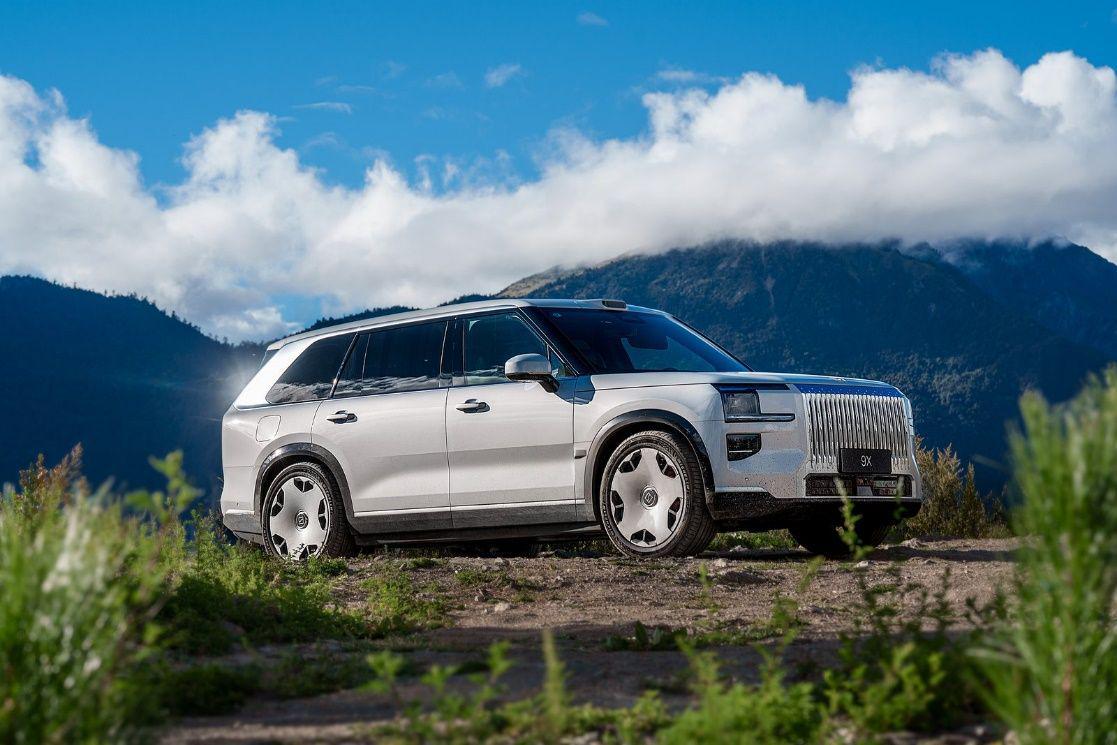 李书福的智能棋局：吉利三季度销量破百万背后的行业变革