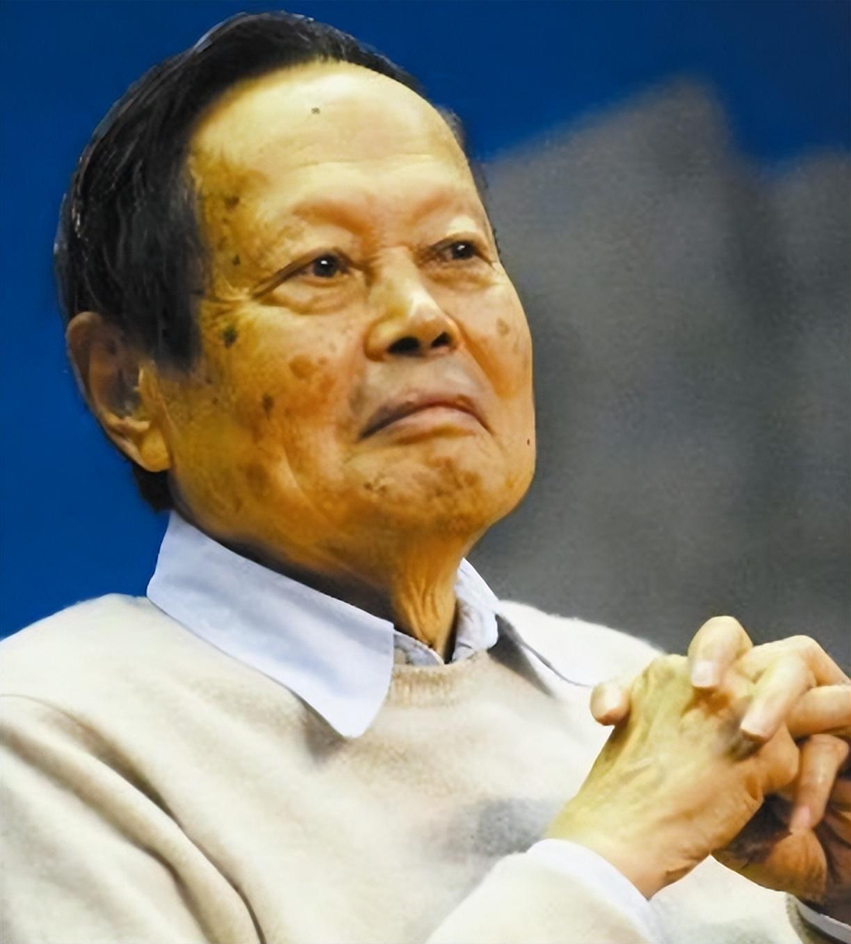 杨振宁一生隐痛：未借钱助小舅子致其22岁自尽，背后有何隐情？