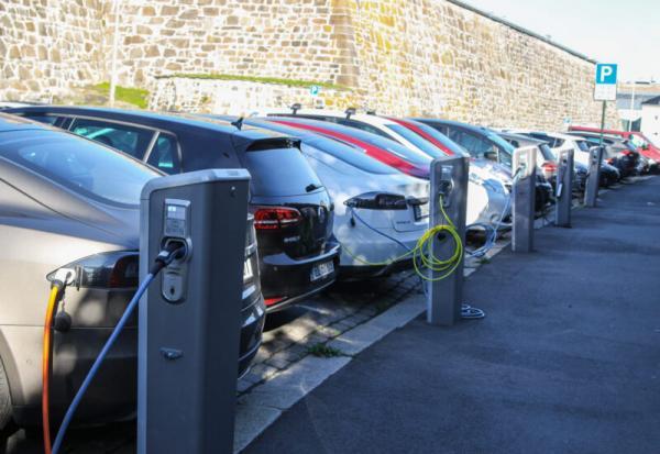 挪威率先实现100%纯电动车转型 全球首个电动化国家诞生