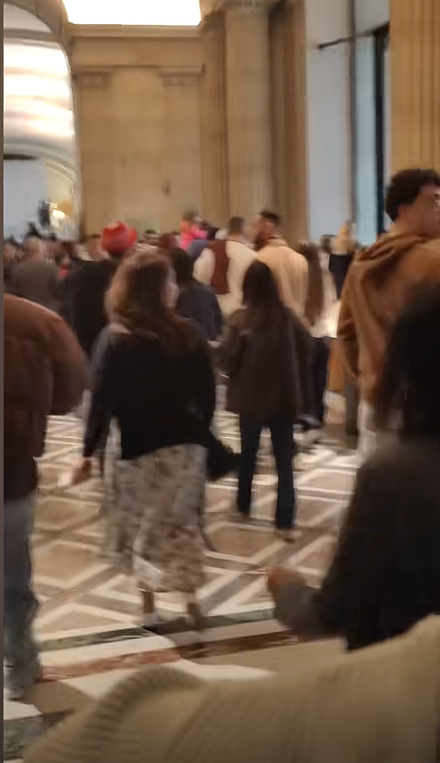 卢浮宫劫案现场直击：中国游客亲述惊魂时刻