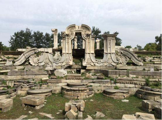 圆明园废墟下惊现5万件文物，修复工程揭开历史尘封记忆