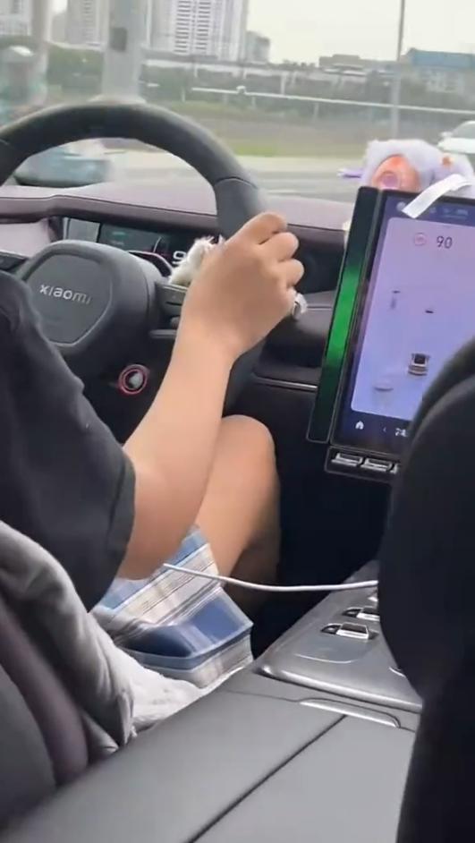 苏州小米汽车市区120km/h逆行超车，交警介入调查