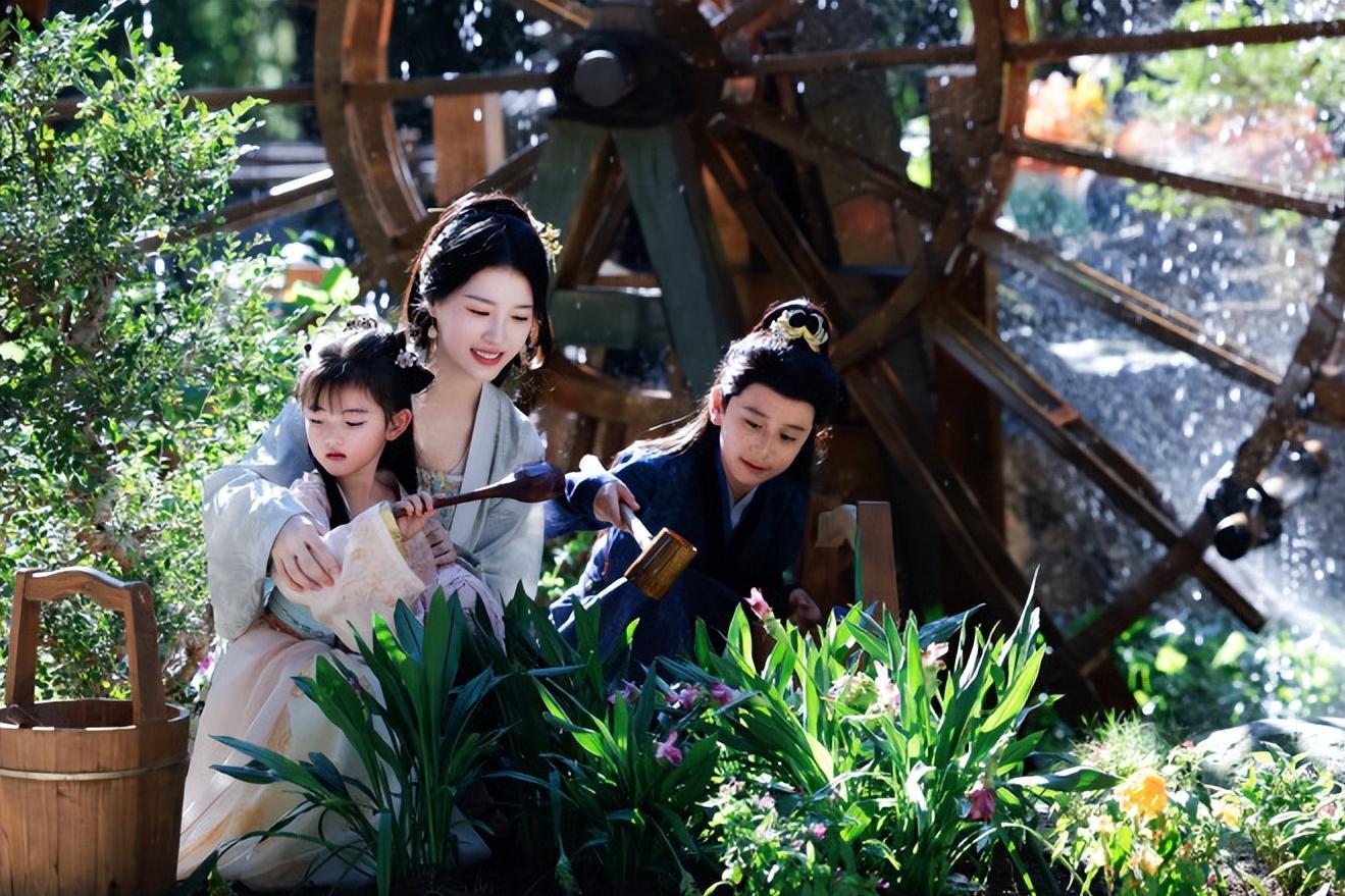 《一笑随歌》三位“年轻妈妈”演员揭秘：与李沁同龄却风韵不减