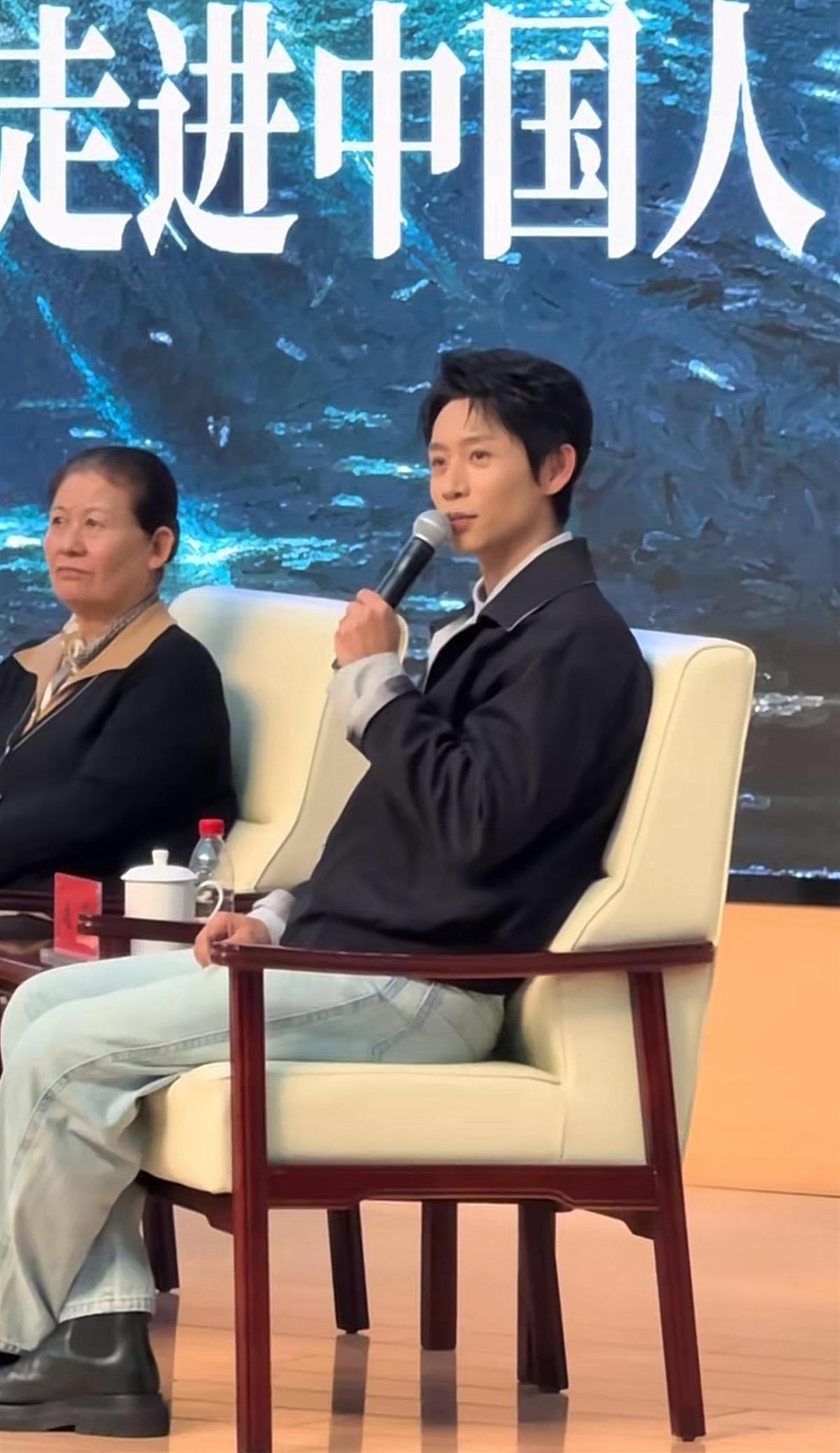 《沉默的荣耀》剧组人大行：魏晨谈角色感悟，致敬英雄显真情