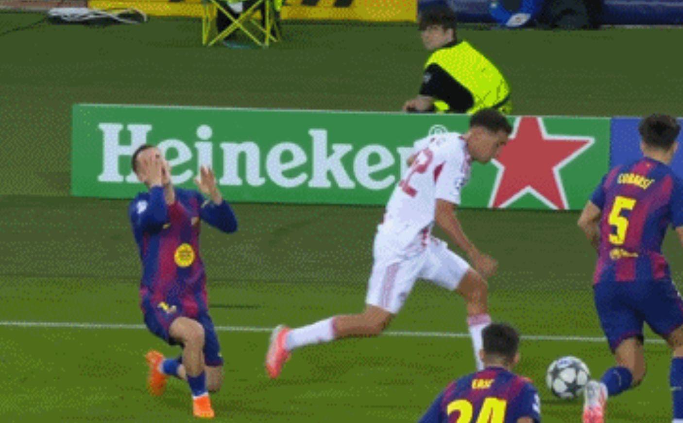 巴萨再演争议红牌！奥林匹亚科斯1-6惨败 裁判判罚引热议