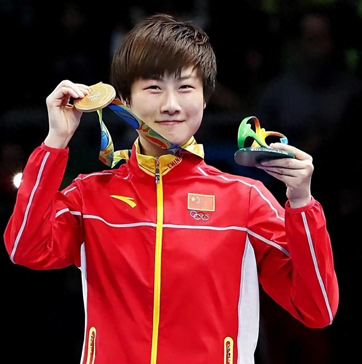 原来他是乒乓球奥运冠军丁宁的父亲，难怪退役后他能在北京当校长