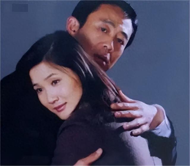 离婚后十年不提前夫，潘雨辰46岁活成冻龄女神，与女儿幸福相伴