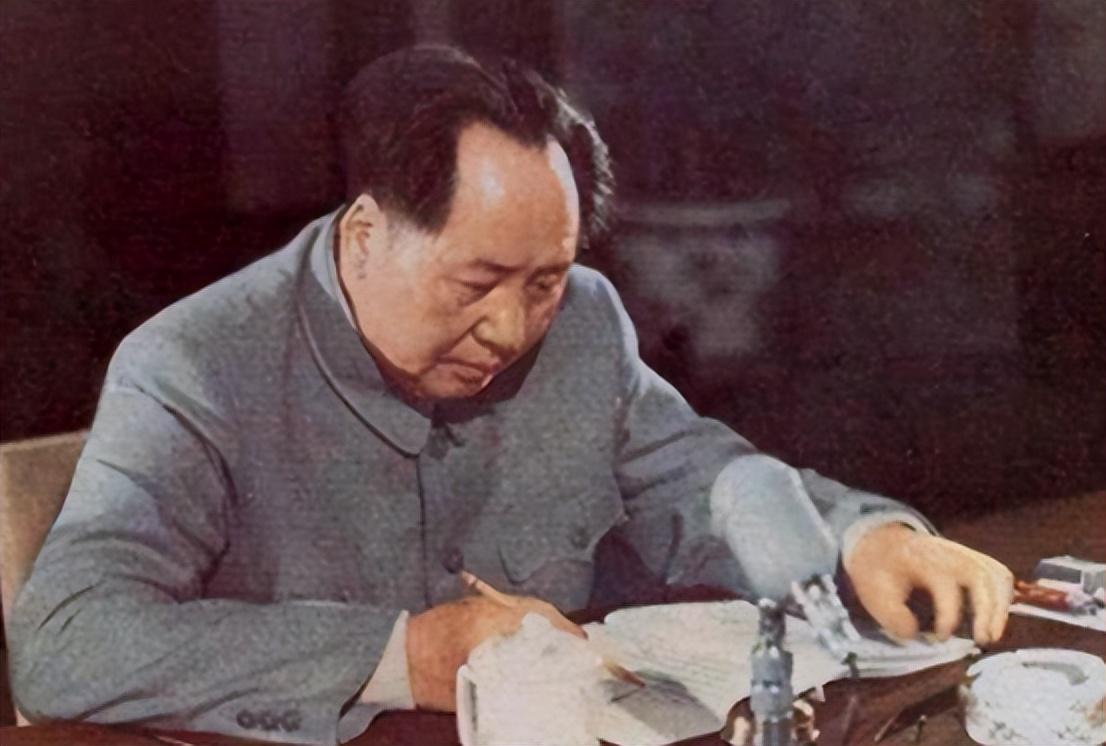 中原突围为何损失惨重？两位司令与李先念的指挥权之争