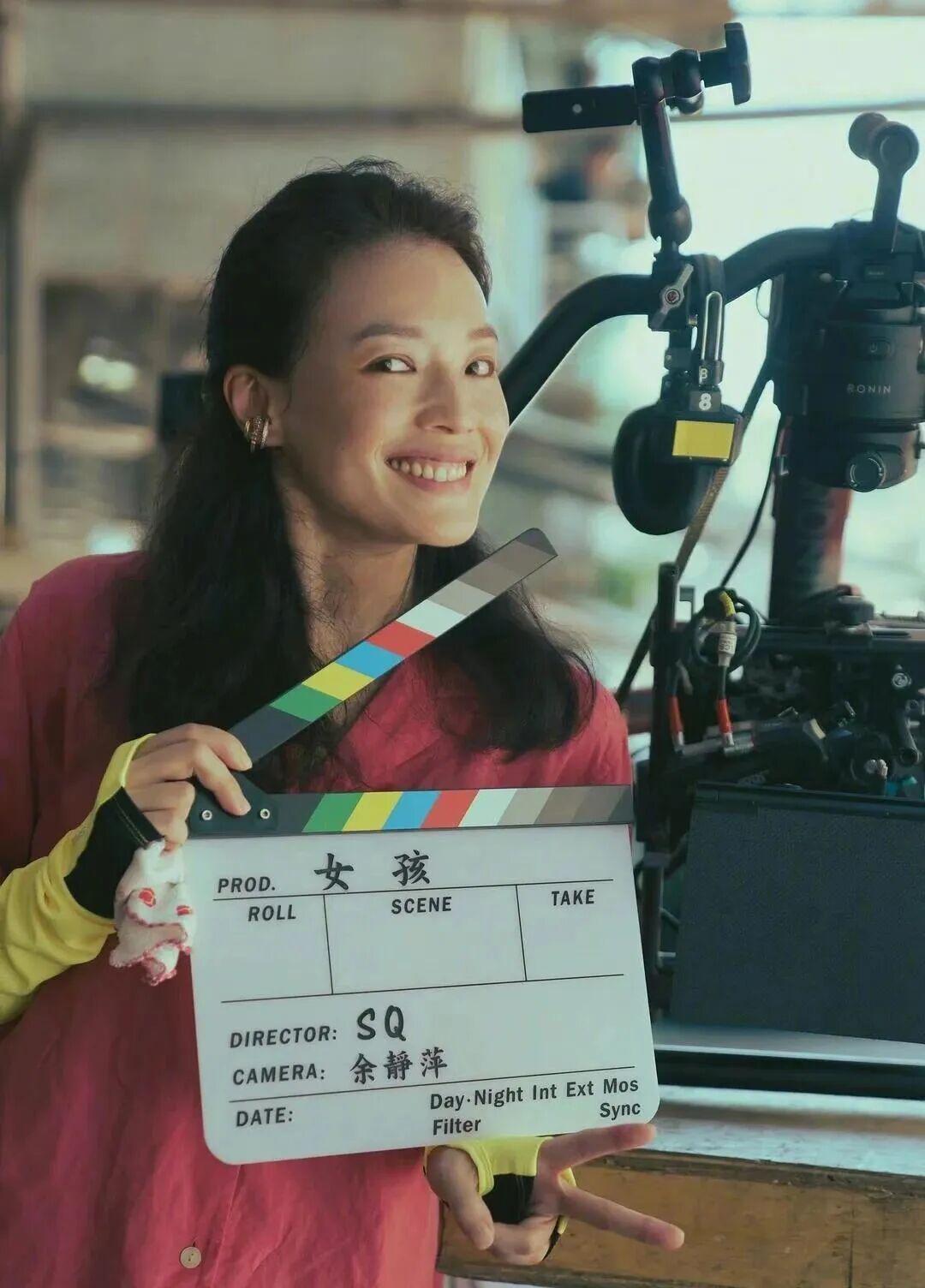 49岁舒淇首导电影引热议：童年伤痛与母女和解的真相