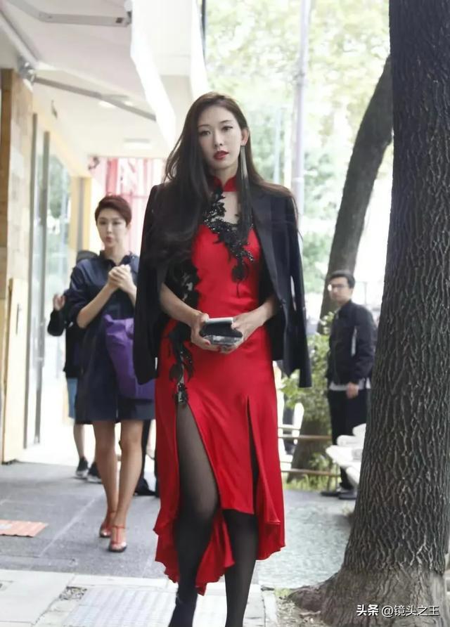 林志玲时尚造型解析：黑丝搭配的惊艳瞬间