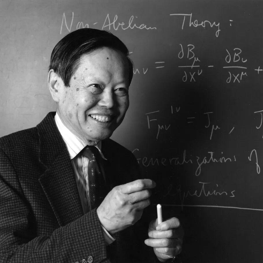 杨振宁去世刚过48小时，更多生活隐秘曝光，被翁帆管得很严