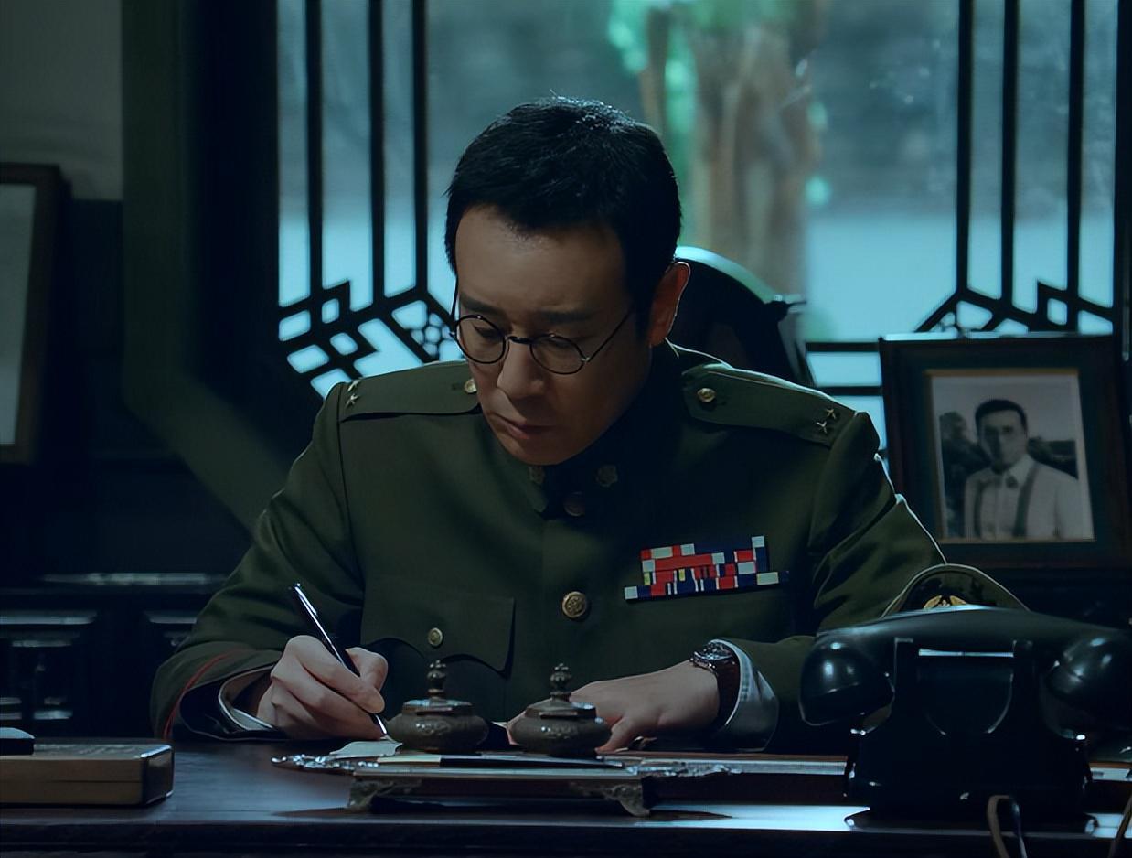 49岁曾黎与54岁于和伟搭档，谍战剧CP感为何成热议焦点