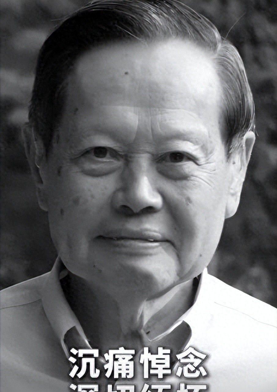 演都不演了！杨振宁去世仅3天，恶心的一幕出现，结局大快人