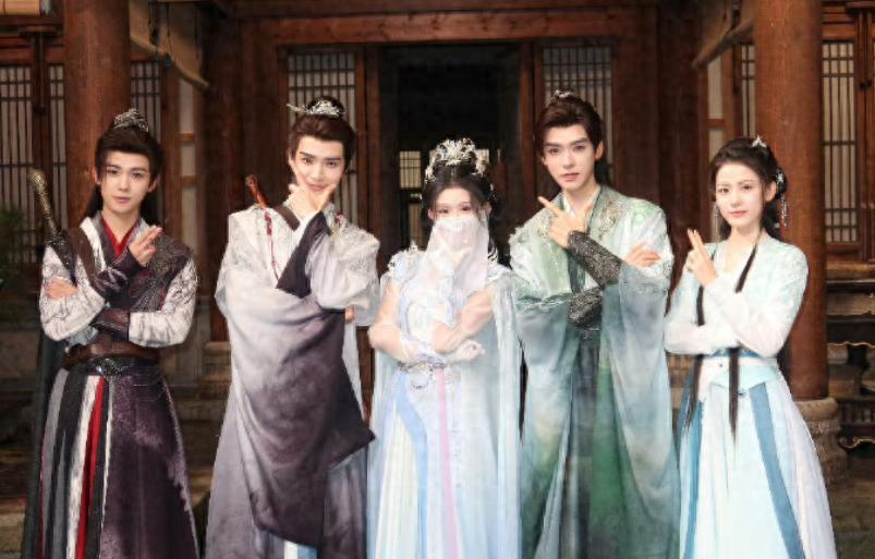 一脸苦相演美男？《暗河传》收视第1却差评一片，央视力挺也没用