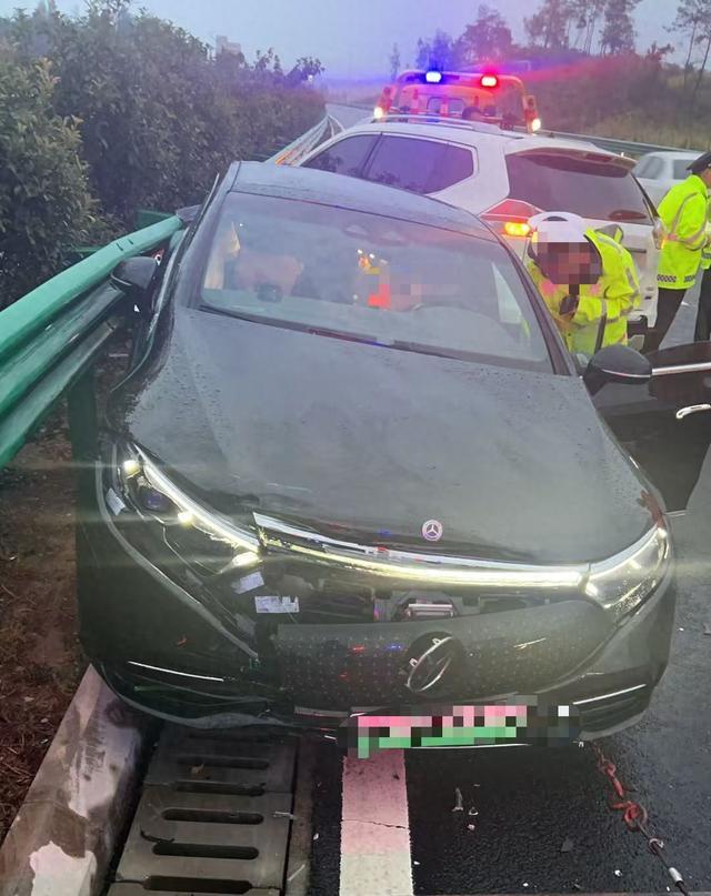 大风追踪丨52万奔驰被撞报废，全责方保司最终按保额理赔