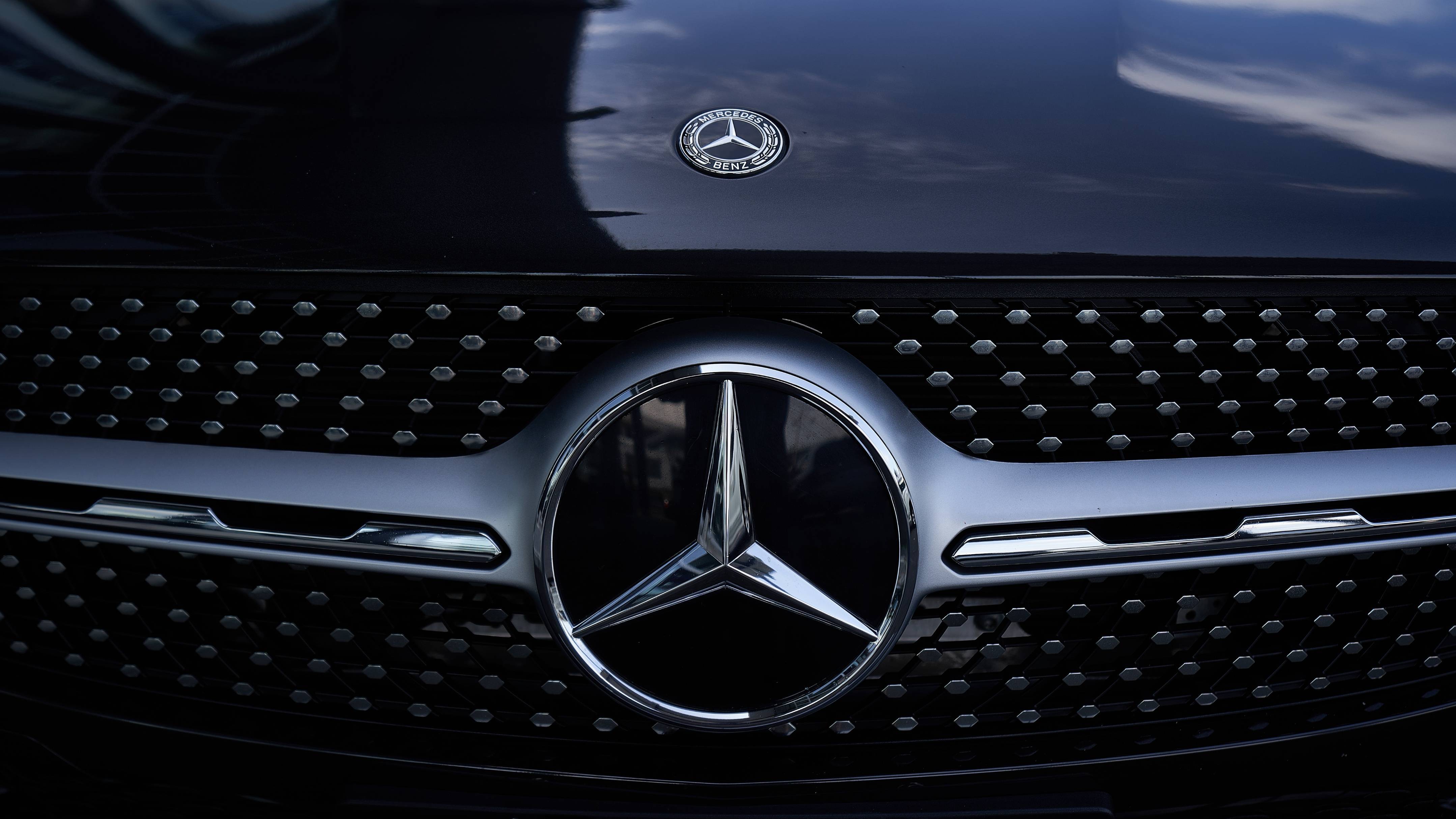 奔驰启动史上最大裁员：目标3万人离职，补偿最高达50万欧元