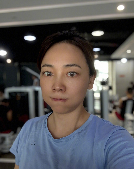 劳春燕53岁生日运动庆生：健身75分钟+跑步3公里