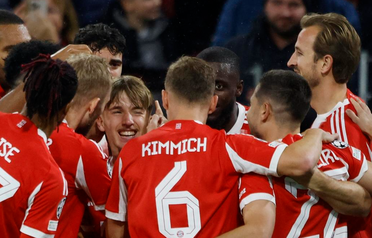 4-0横扫布鲁日！孔帕尼率拜仁创12连胜神迹，三冠王在望