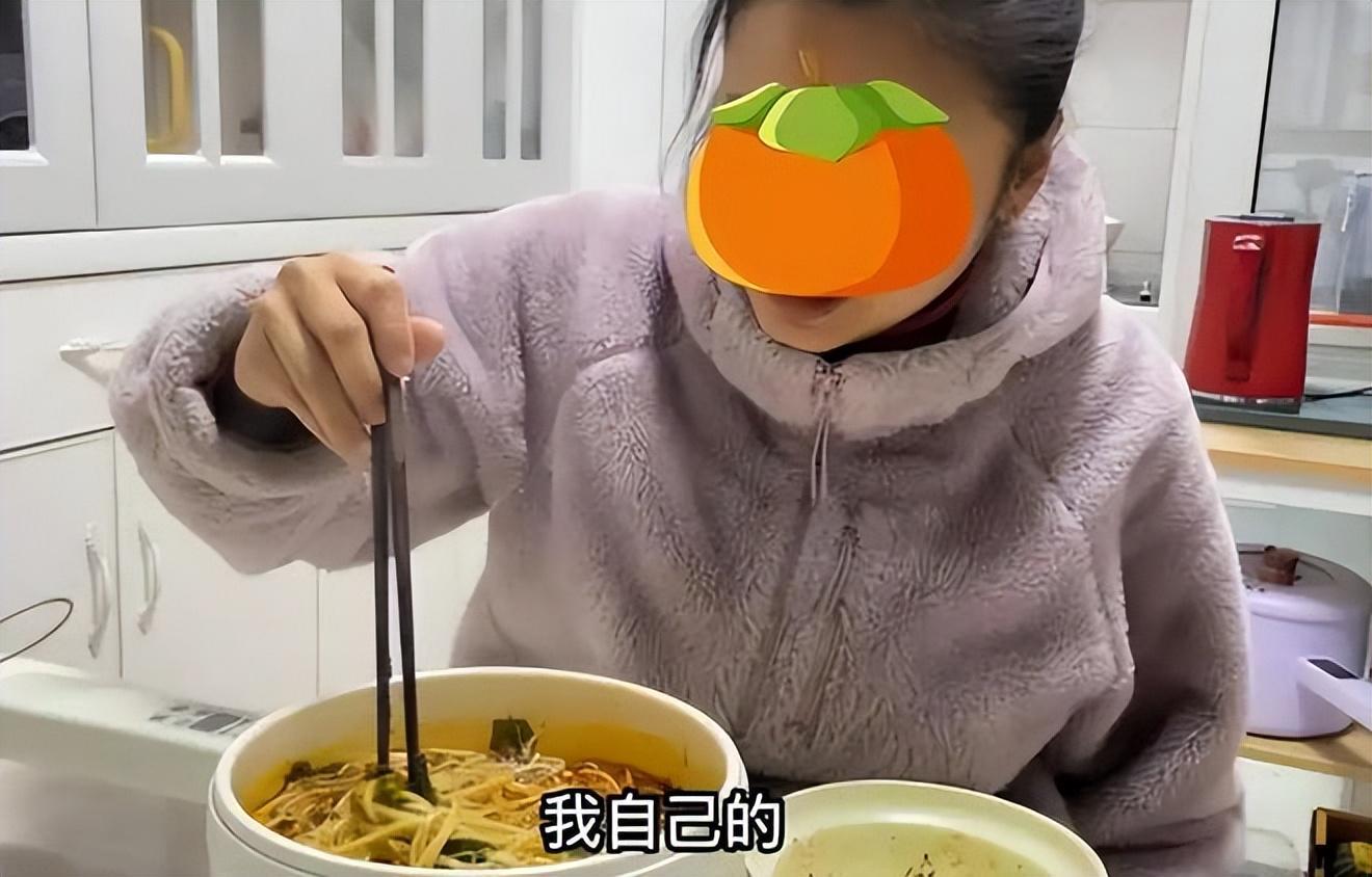 985学霸女儿待业：家长盲目选专业背后的就业困境