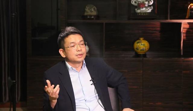 上市公司董事长被“限消”，前妻离婚分走一半股权，至少已套现5.6亿元！离婚后两人仍有大额资金往来