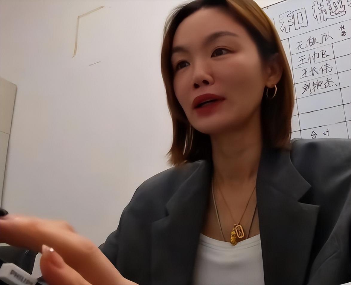 41岁网红赵总从金地离职，入职10年，年薪百万，老公小其9岁