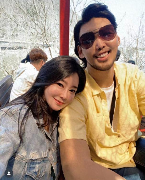 河升镇近况曝光：NBA生涯、超模娇妻与幸福家庭生活