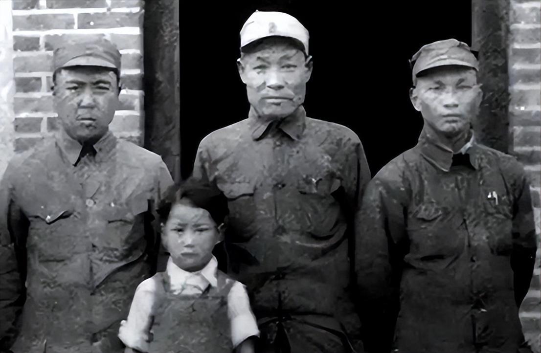 1955年大授衔，得知老首长只是大校，开国中将失声哭泣：这不公平