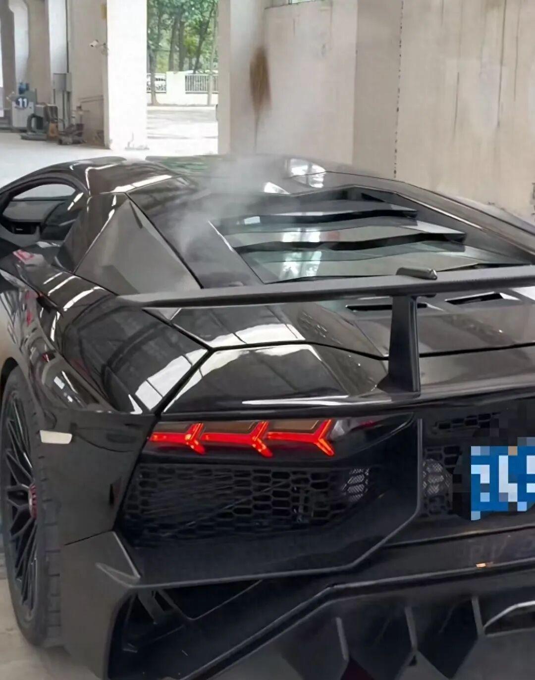 兰博基尼审车遭暴力操作：水温飙至130℃，维修费或超10万